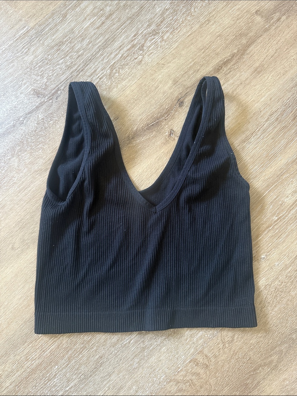 Colsie Black Ribbed V-Neck Crop Tank Top stretchy